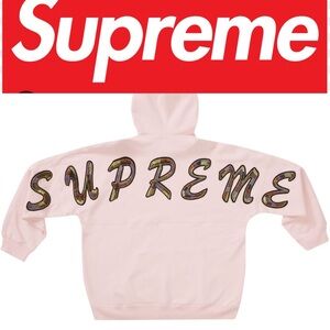 Supreme logo sweater never worn 💕